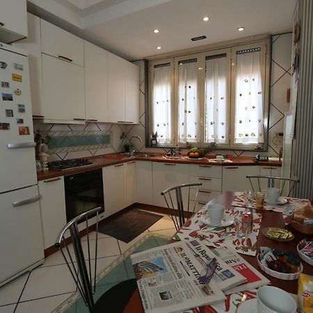לינה וארוחת בוקר נאפולי A Casa Di Marta מראה חיצוני תמונה