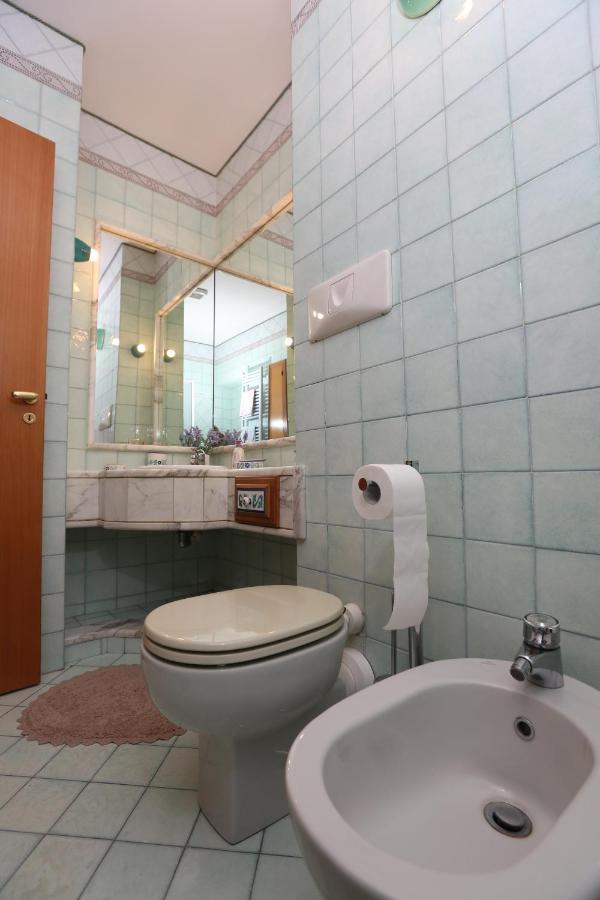 לינה וארוחת בוקר נאפולי A Casa Di Marta מראה חיצוני תמונה
