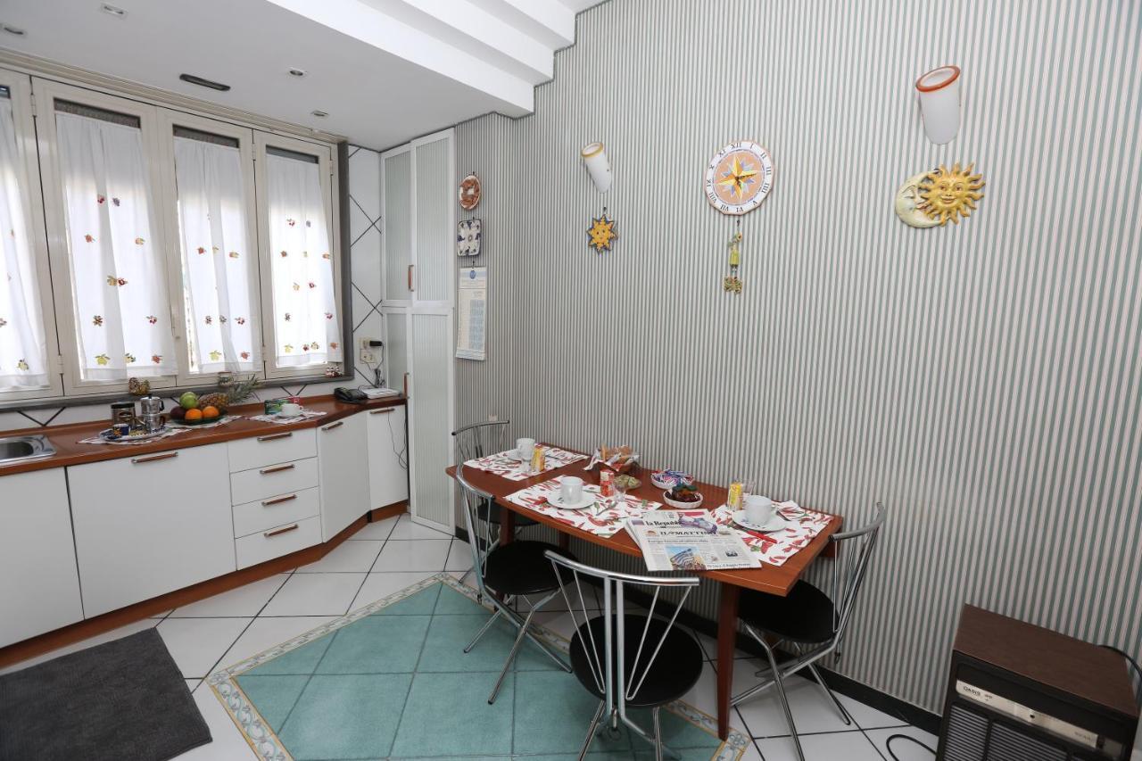 לינה וארוחת בוקר נאפולי A Casa Di Marta מראה חיצוני תמונה