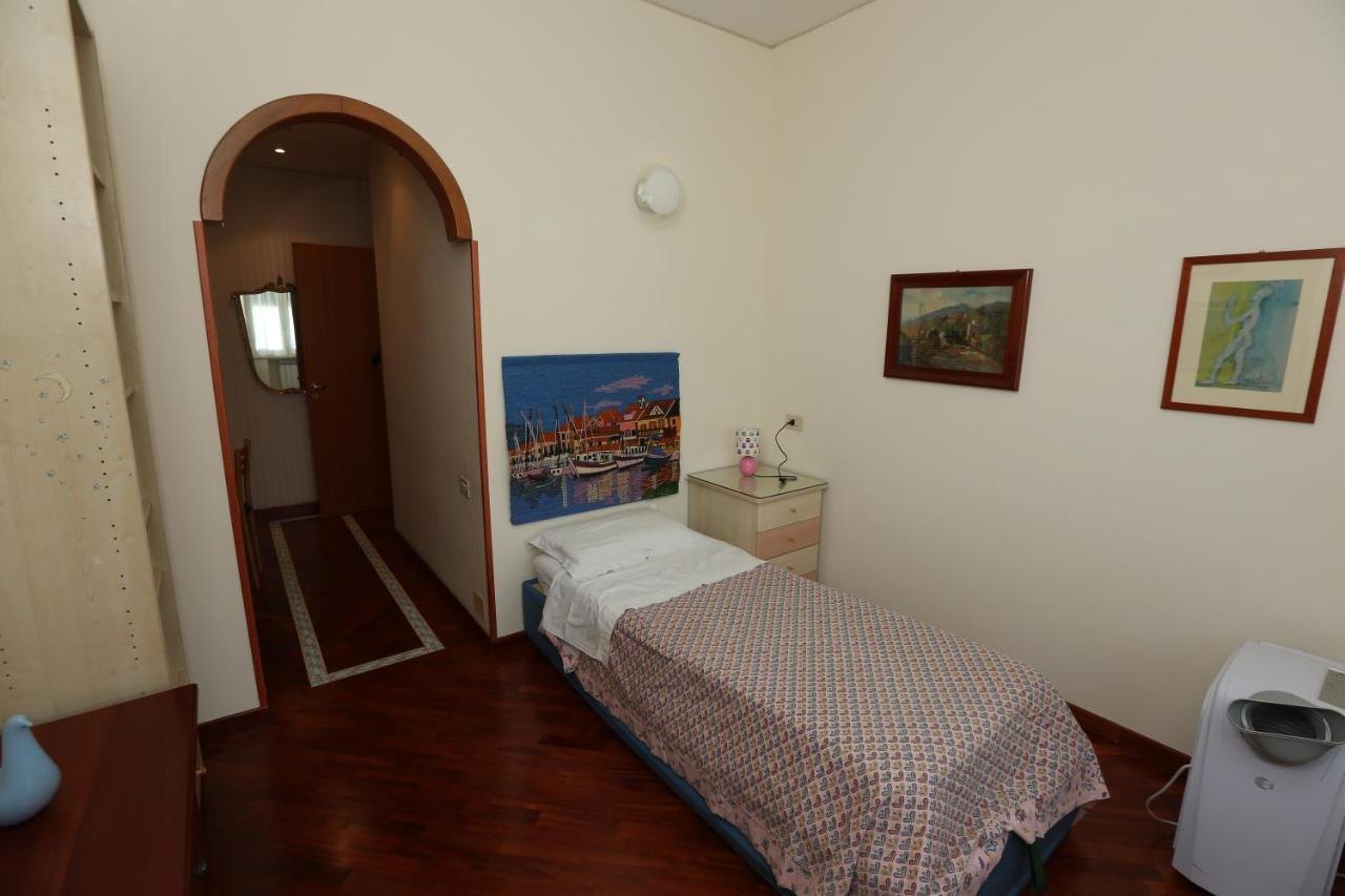 לינה וארוחת בוקר נאפולי A Casa Di Marta מראה חיצוני תמונה
